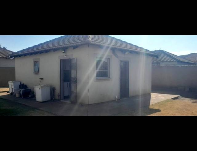 2 BEDROOM HOUSE FOR SALE IN LUFHERENG